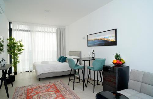 Bat Yam Apartment | Hi-Yam SeaView Apartments & Suites