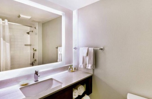 Hialeah House | Hialeah Gardens! Style and Comfort- Sun, Fun,Beach