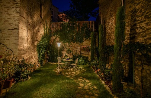 Castino House | Hibiscus of Gautier, suggestive small house with private garden in a medieval village