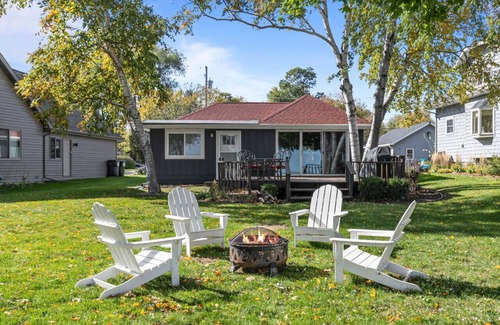 Oshkosh House | Hickory Hideaway-2 Bedroom with Lakeviews