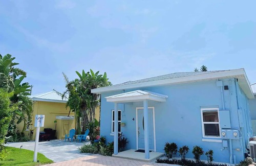 New Smyrna Beach House | Hidden Beach Bungalow - Walking distance to the beach, shops and great food!