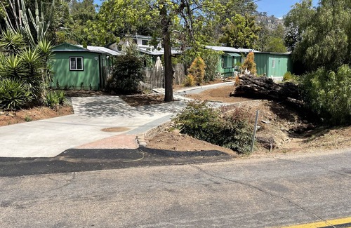 Mount Helix Cabin | Hidden Cabin on the Foothills of Mt. Helix! With Outdoor Hot tub !