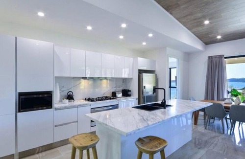 Hamilton Island Apartment | Hidden Cove 17, Hamilton Island - - free buggy included