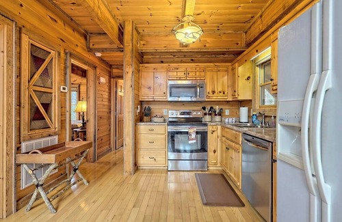 Hayesville Cabin | Hidden Escape Chalet by Chatuge Home Concierge Lake and mountain views, fire pit, hot tub