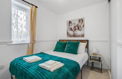 Tottenham Apartment | Hidden gem,10 Mins to Central London & Hotspur stadium with Parking Great for contractors, students, tourists, relocators