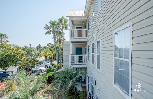 Indian Bayou Condo | Hidden Gem condo w/Pool < 0.5 Mi to the Beach!