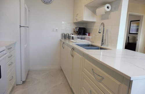 Georgetown Apartment | ★ Hidden Gem Heart of city Luxury PVT.Suite★FREE 4 car PKG★+ bikes+ 52"TV+WIFI ★
