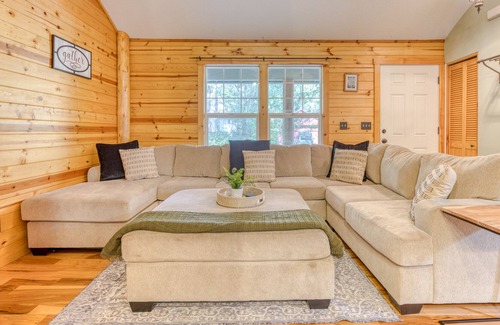Brightwood Cabin | Hidden Gem of Mt Hood forest w/Private Hot Tub, Riverside Retreat.