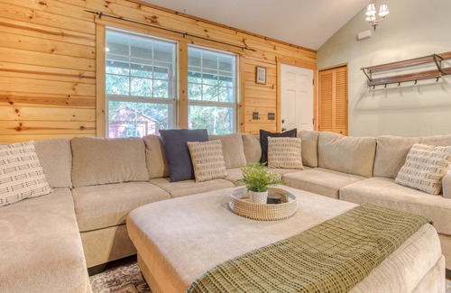 Brightwood Cabin | Hidden Gem of Mt Hood forest w/Private Hot Tub, Riverside Retreat.