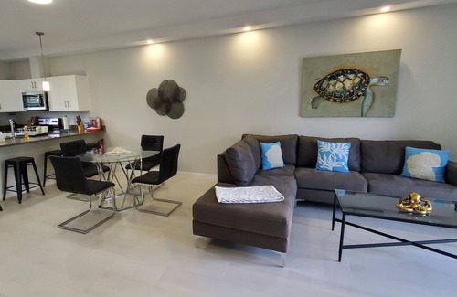 Northwest Point Apartment | Hidden Gem of West Bay - Minutes to Favorite Attractions!