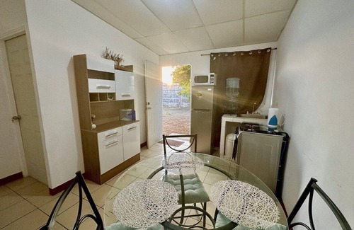 Managua House | Hidden Gem: Peaceful charm, convenient amenities, and strategic location.