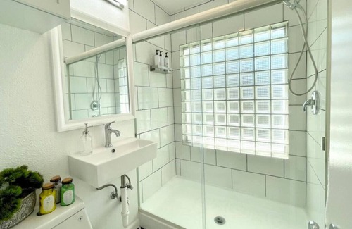 Middletown Apartment | Hidden Gem with Hot Tub and Parking - 4 Guests