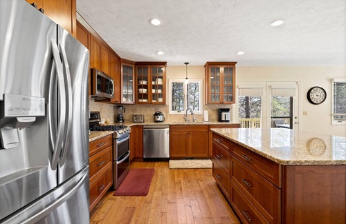 McGaheysville Ski Chalet | Hidden Haven - Kids friendly home, Great Location, Extended Deck, Outdoor Dining