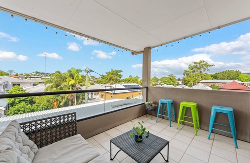 New Farm Apartment | Hidden in New Farm ~ 1 Bed/1 Bath/1 Car/Views