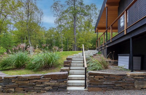Stone Ridge House | Hidden Mountain 4 bdrm 3 bath w/fire pit - Brand New Listing!