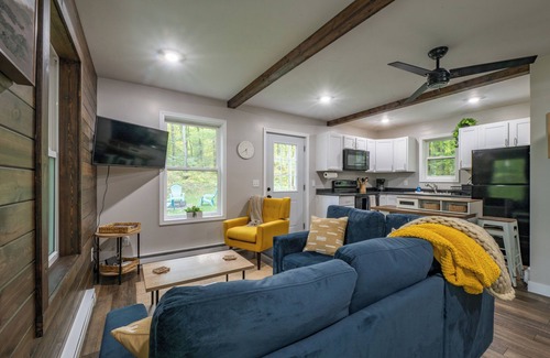 Hayward Cabin | "Hidden Oasis" Cozy 2BR Cabin in the Woods