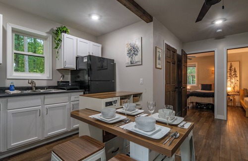 Hayward Cabin | "Hidden Oasis" Cozy 2BR Cabin in the Woods