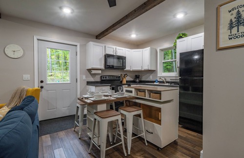 Hayward Cabin | "Hidden Oasis" Cozy 2BR Cabin in the Woods