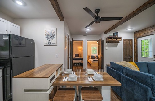 Hayward Cabin | "Hidden Oasis" Cozy 2BR Cabin in the Woods