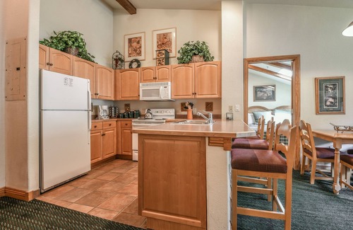 Mountain House Hotel | Hidden River Lodge 5995
