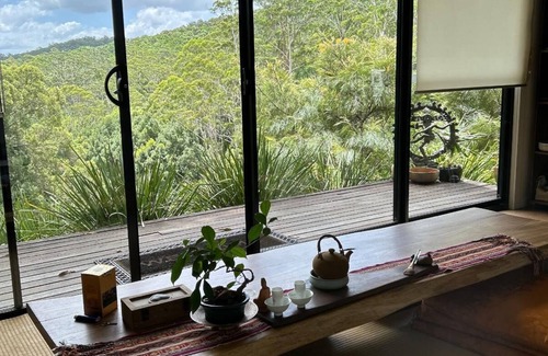 Smiths Creek Ski Chalet | Hidden Valley Chalet – Mezzanine Rainforest Retreat