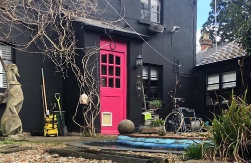Cheltenham Cottage | Hideaway Cottage - Romantic - Fireplace - Quirky