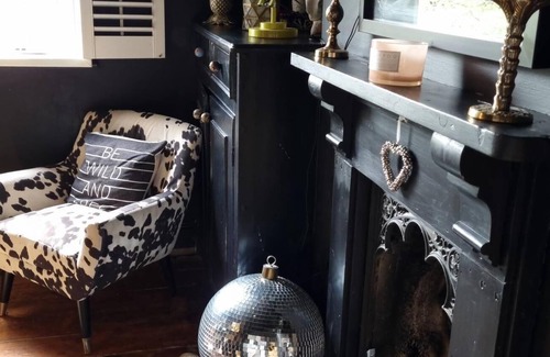 Cheltenham Cottage | Hideaway Cottage - Romantic - Fireplace - Quirky