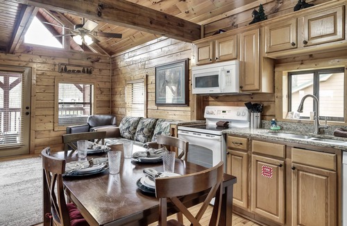 Sevierville Cabin | Hideaway Hangout! Family Retreat! Beautiful views, 3 decks, hot tub, multicade!