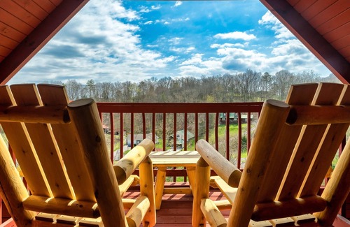 Sevierville Cabin | Hideaway Hangout! Family Retreat! Beautiful views, 3 decks, hot tub, multicade!