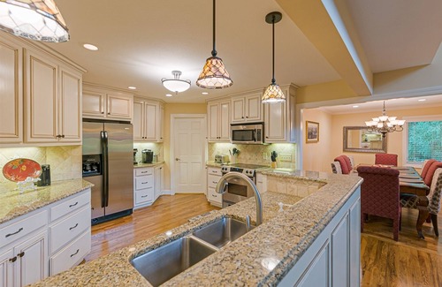 Helen House | Hideaway Manor - Luxury Home w/Hot Tub just Minutes Away from Downtown Helen
