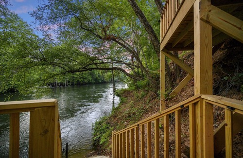 Broken Bow Cabin | Hideaway ~ riverfront with pool, game room, hot tub and kayaks that sleeps 10