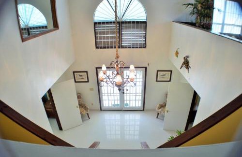 The Bight Villa | Hideaway Villa 2 Minute walk to Gracebay beach