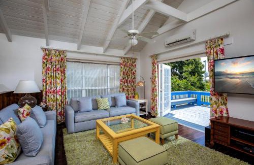 The Bight Villa | Hideaway Villa 2 Minute walk to Gracebay beach