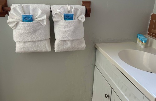 Caloosahatchee Hotel | Hideaway Waterfront Resort