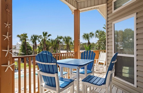 Tang-O-Mar House | Hideout – Updated! Pet Friendly, Golf Cart, Walk to Beach!