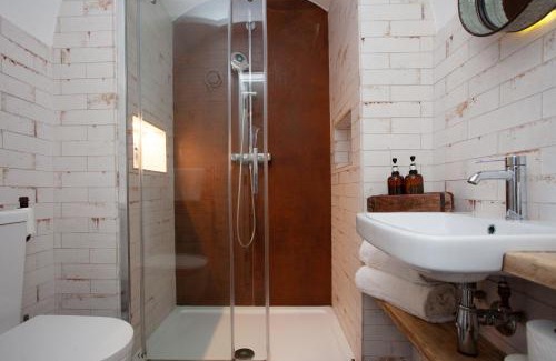 Clifton Apartment | Higgihaus Apt 1 #36-37 Royal York Crescent