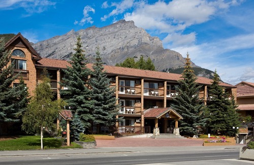 Banff Hotel | High Country Inn