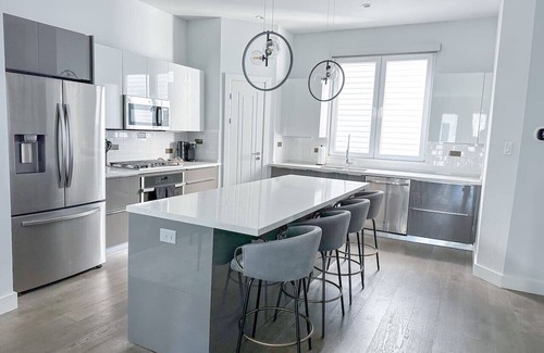 Shady Acres House | High-End 3BR/3.5BA Heights Home w Rooftop & WiFi