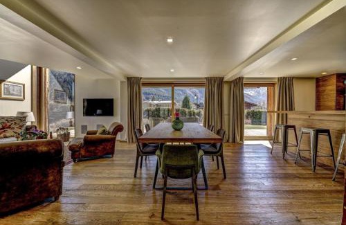 Les Praz-de-Chamonix Villa | High-End 6BR Chalet with Garden and Mont-Blanc Views