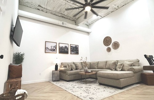 Mountain Home Apartment | High-end luxurious loft within walking distance to downtown!