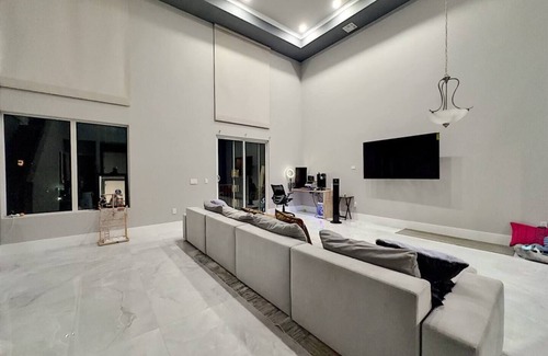 Enterprise Condo | High End Luxury WFH Loft