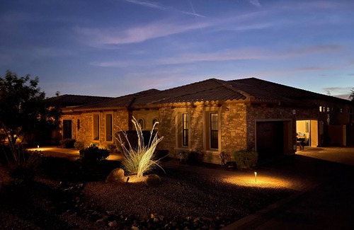 County Island House | High End Villa w/Pool, Spa & Putt -Close to Scottsdale and Toto National Forest