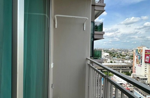 Makkasan Apartment | High Floor 1-bedroom apartment with AC, WiFi, fitness room in Thonglor, Bangkok