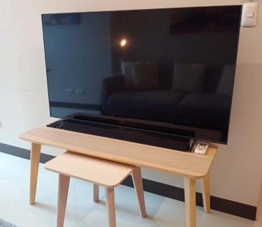 Bonifacio Global City Hotel | High Floor 2BR Modernized Elegant by A & E CityEscapes at Uptown Parksuites Tower 1