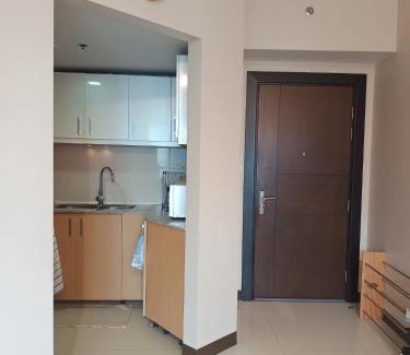 Bonifacio Global City Hotel | High Floor 2BR Modernized Elegant by A & E CityEscapes at Uptown Parksuites Tower 1