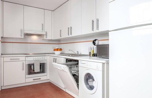 La Algaba Apartment | High quality apartment 3 bedrooms, 2 bathrooms & patio/wifi. La Algaba