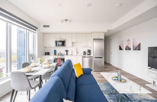 Kitchener Condo | High Rise 1BR Condo w Balcony & Beautiful Views