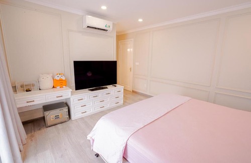District 4 Apartment | High Rise Beautiful 2BR Apartment Central Saigon