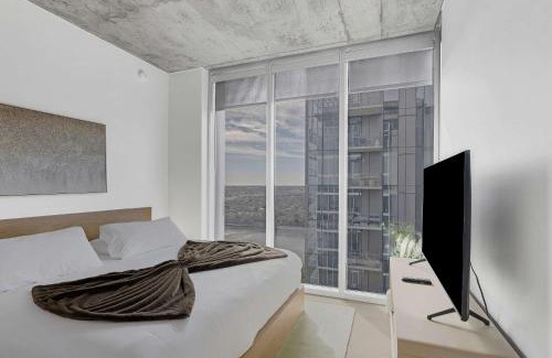 Rainey Street Historic District House | High Rise Luxury Condo with Lake & City Views