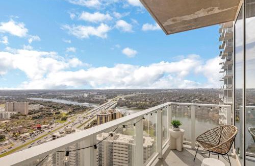 Rainey Street Historic District House | High Rise Luxury Condo with Lake & City Views